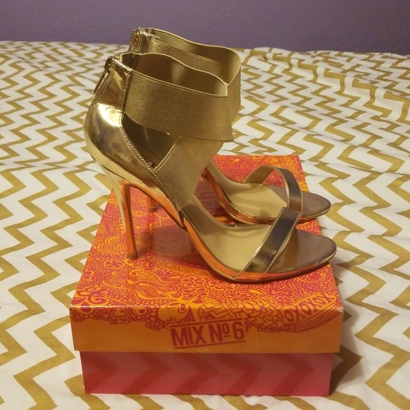 Shoes - Picture 3 of 4